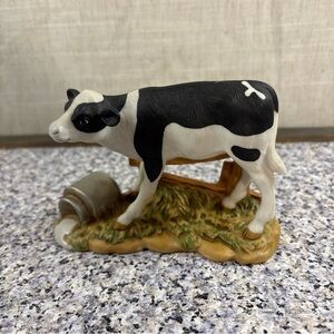 Homco 1459 Cow Figure Figurine 5.5 in Length x 4 in Tall Black White Milk Pail